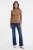 Dorothy-Perkins-camel-sweter-polgolf-modelka-przod.webp