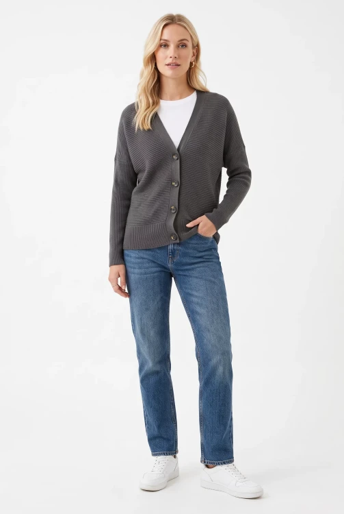 F&F-grafitowy-sweter-kardigan-modelka-przod.webp