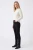 Bonmarche-bialy-sweter-modelka-bok.webp