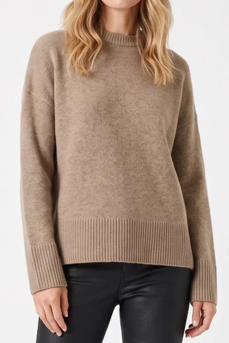 Primark-camel-sweter-z-welna-modelka-glowne.webp