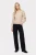 Topshop-jasnobezowy-sweter-modelka-przod.webp
