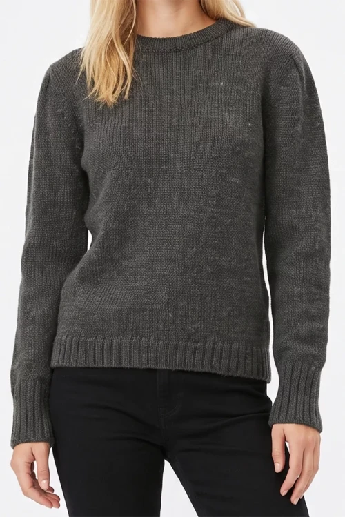 Topshop-grafitowy-sweter-modelka-glowne.webp