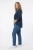 M&Co-granatowy-sweter-kardigan-modelka-bok.webp