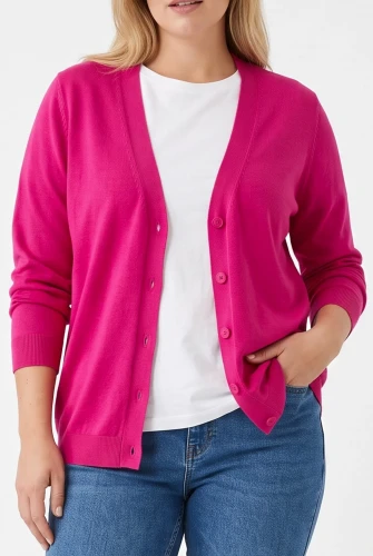 M&Co-fuksja-sweter-kardigan-modelka-glowne.webp