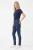 Gemo-spodnie-ciemne-jeansy-modelka-przod2.webp