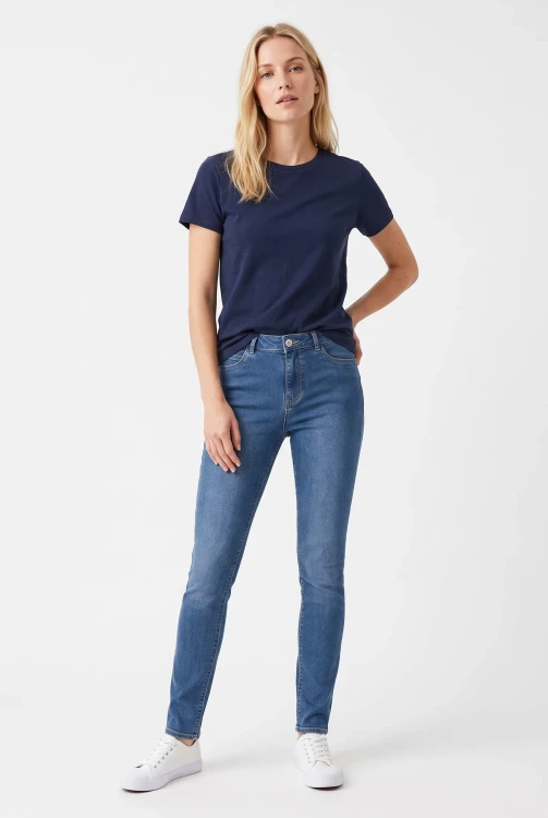 Gemo-spodnie-jeansy-modelka-przod.webp
