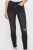 H&M-czarne-spodnie-jeansowe-z-dziurami-modelka-glowne.webp