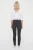 H&M-czarne-spodnie-jeansowe-z-dziurami-modelka-tyl.webp