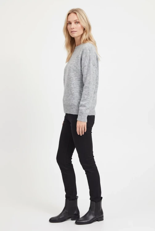 Primark-sweter-szary-welna-welna-alpaka-modelka-bok.webp