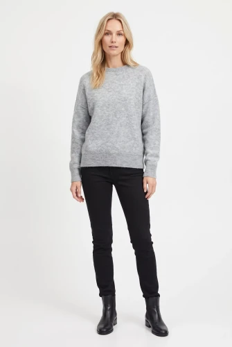 Primark-sweter-szary-welna-welna-alpaka-modelka-przod.webp