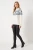 F&F-bialy-skandynawski-damski-sweter-modelka-przod2.webp