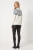 F&F-bialy-skandynawski-damski-sweter-modelka-tyl.webp