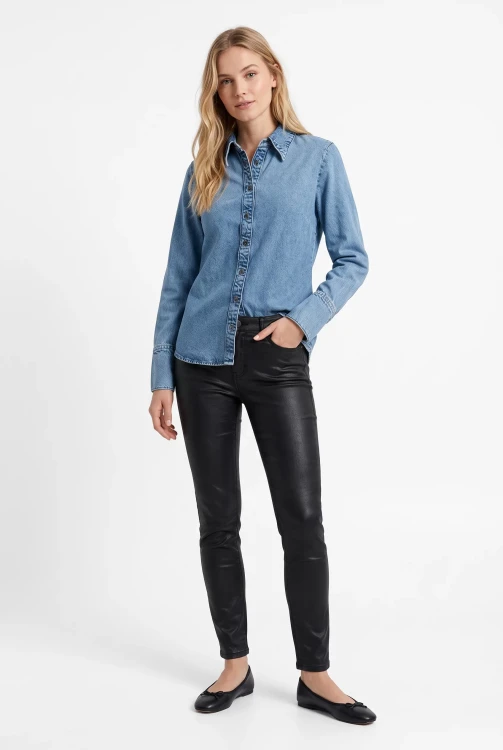 Mango-jeansowa-damska-koszula-modelka-przod3.webp