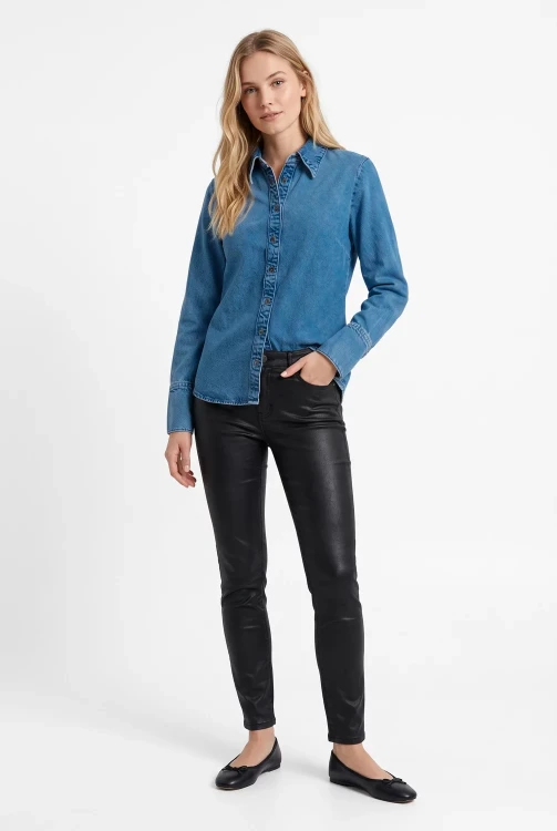 Mango-ciemna-jeansowa-damska-koszula-modelka-przod2.webp