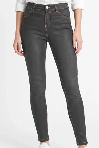 Mango-grafitowe-spodnie-super-skinny-modelka-glowne.webp