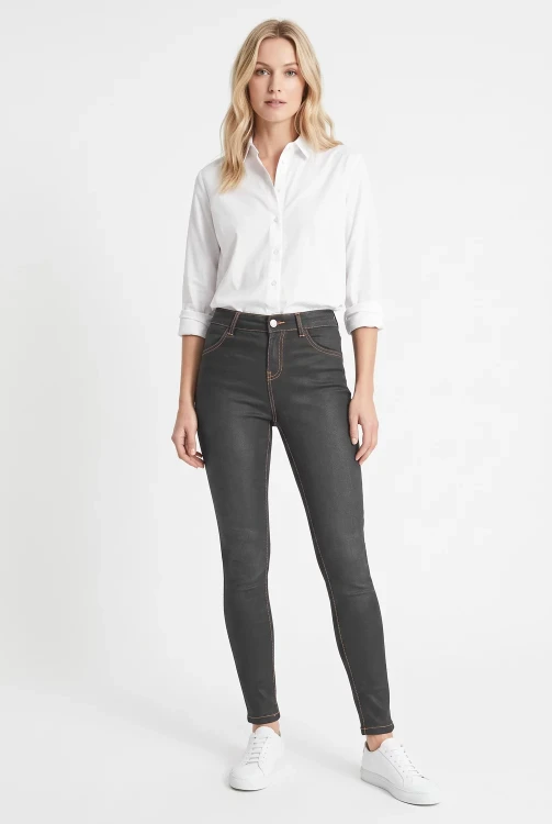 Mango-grafitowe-spodnie-super-skinny-modelka-przod.webp