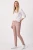 Primark-spodnie-pudrowy-roz-jeansy-zamki-modelka-przod2.webp