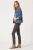 Tchibo-grafitowe-spodnie-jeansy-modelka-bok.webp