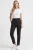Dorothy-Perkins-czarne-spodnie-jeans-pasek-modelka-przod.webp