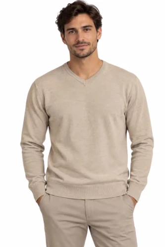 M&S-Cashmilon-meski-bezowy-sweter-model-przod2.webp