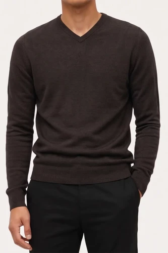 M&S-Cashmilon-meski-ciemnobrazowy-sweter-model-przod.webp