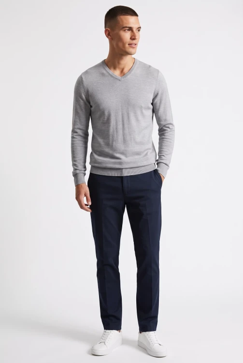 M&S-Cashmilon-meski-szary-sweter-model-przod3.webp
