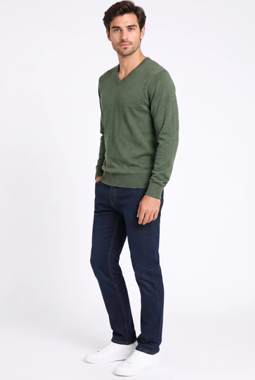 M&S-Cashmilon-meski-zielony-sweter-model-przod2.webp