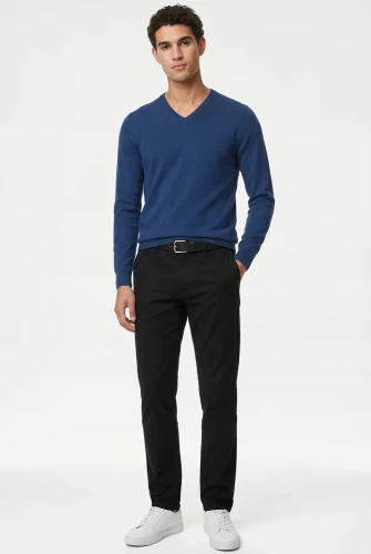 M&S-Cashmilon-meski-niebieski-sweter-model-przod3.webp