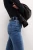 M&S-The-Eva-Bootcut-jasne-jeansy-spodnie-jeansy-modelka-zblizenie.webp