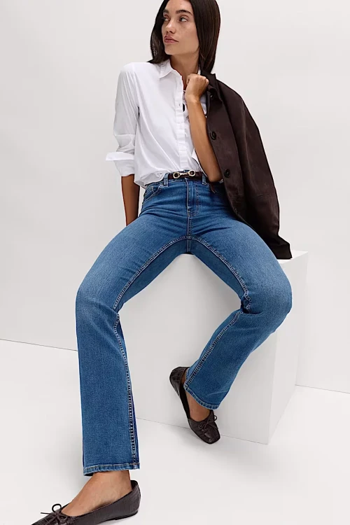 M&S-The-Eva-Bootcut-jeansowe-jeansy-spodnie-jeansy-modelka-przod2.webp