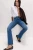 M&S-The-Eva-Bootcut-jeansowe-jeansy-spodnie-jeansy-modelka-przod2.webp