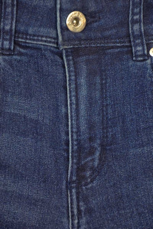 h&amp;m-jeansy-zamki-na-nogawkach-zamek-z-tylu-zblizenie.jpg