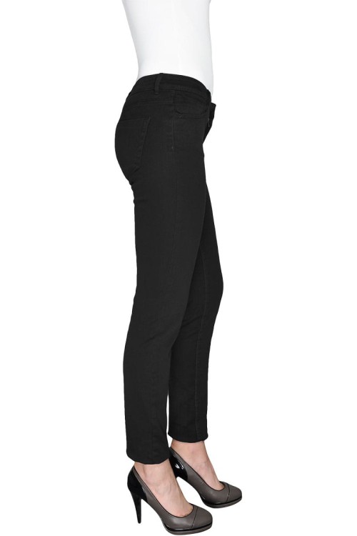 zara-bawelniane-czarne-spodnie-rurki-modelka-bok.jpg