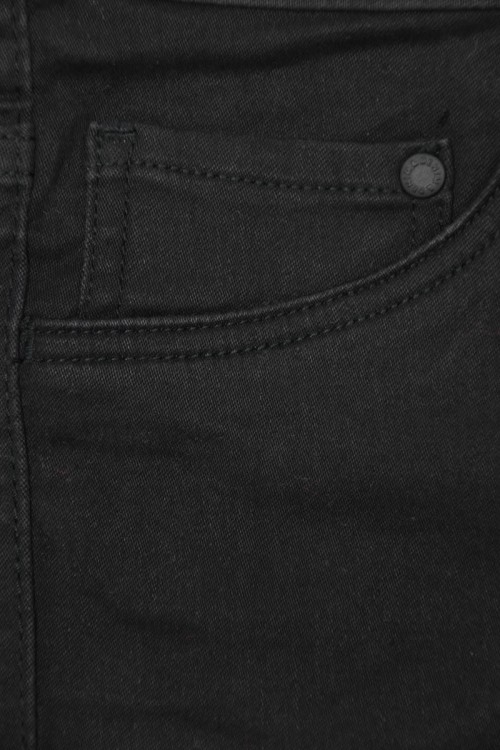 h&amp;m-czarne-spodnie-wysoki-stan-modelka-zblizenie2.jpg