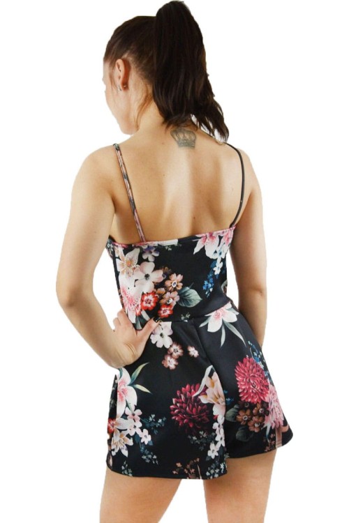 select-czarny-kombinezon-w-kwiaty-modelka-tyl2.jpg