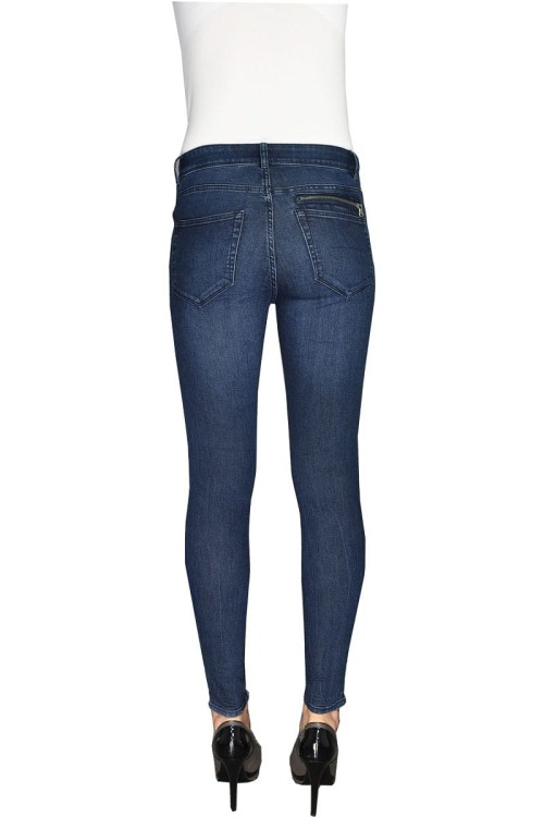 h&amp;m-jeansy-zamki-na-nogawkach-zamek-z-tylu-modelka-tyl.jpg