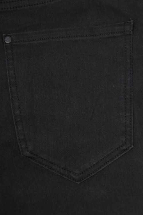 h&amp;m-czarne-spodnie-wysoki-stan-modelka-zblizenie3.jpg