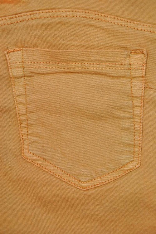 bershka-musztardowe-spodnie-jeansu-push-up-zblizenie2.jpg